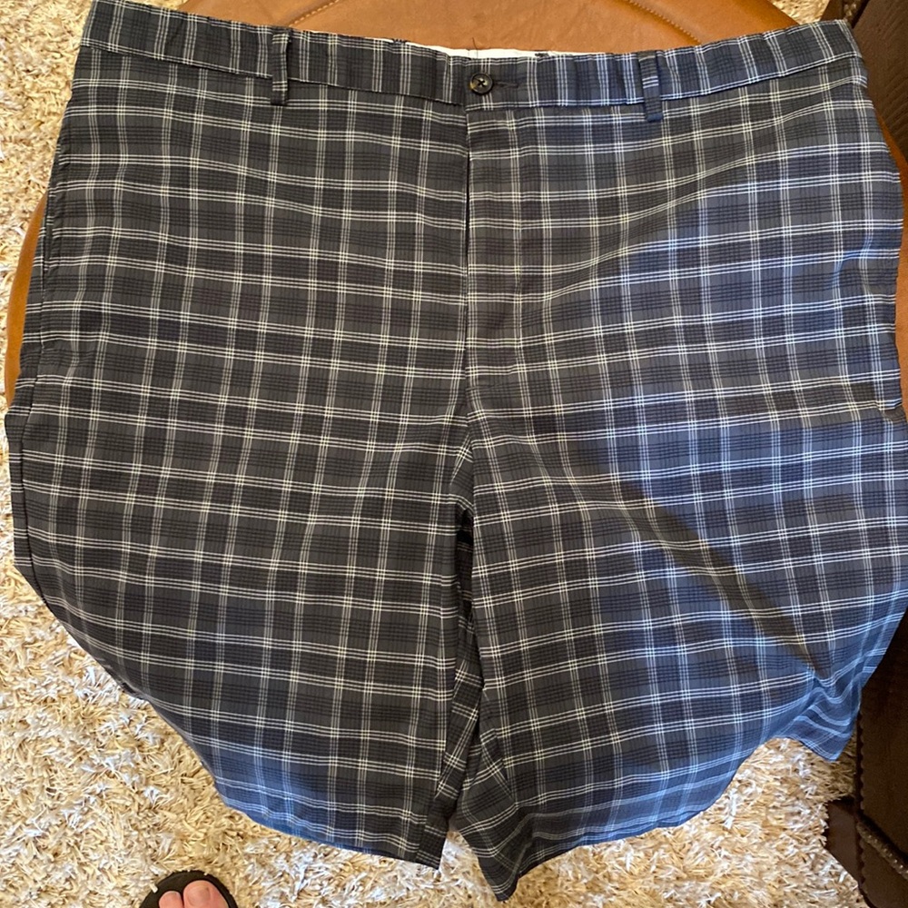 Size 40 Greg Norman golf shorts